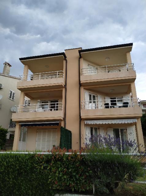 Apartmani Ines Рабац Екстериор снимка